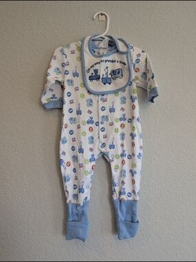 NWT Snugabye Boy's Sz 3 Months Blue Train Print Baby One-Piece with Bib